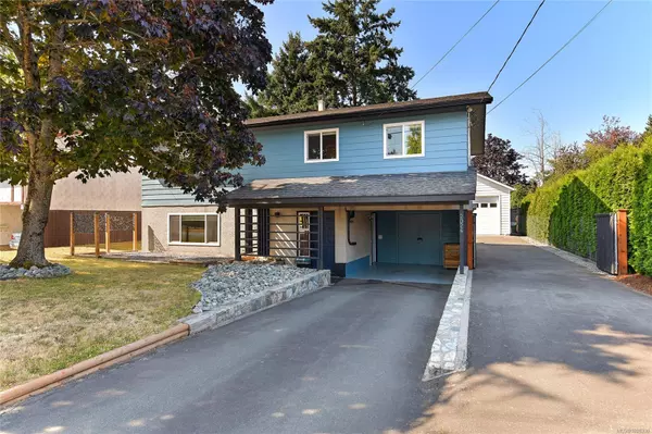 2024 Ardwell Ave, Sidney, BC V8L 2L4