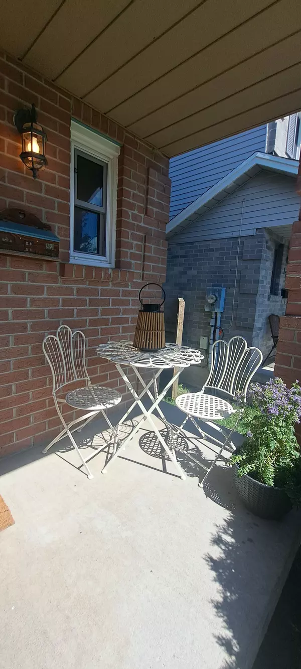 Oshawa, ON L1J 7Y5,174 Overbank DR