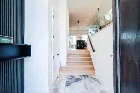 Toronto E06, ON M1N 2P1,106 Park ST