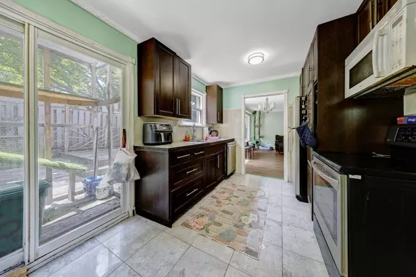 Richmond Hill, ON L4C 5C2,63 SPRINGHEAD GDNS