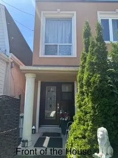Toronto W04, ON M6E 4X8,48 Croham RD