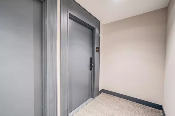 Oakville, ON L6M 5R8,395 Dundas ST W #234