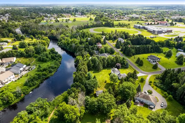 North Grenville, ON K0G 1J0,17 MARIC TRL