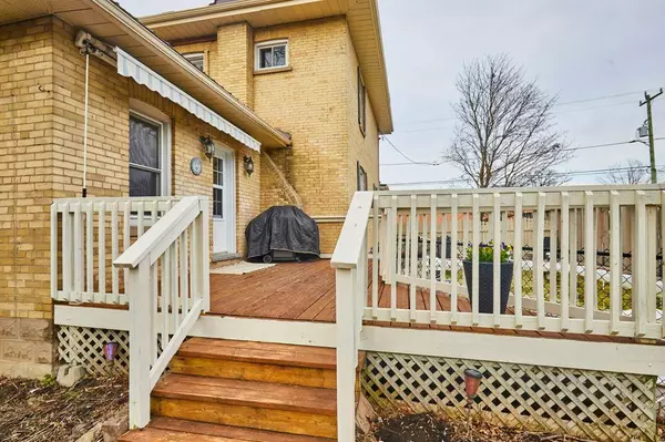 Kawartha Lakes, ON K9V 4K7,7 Adelaide ST N