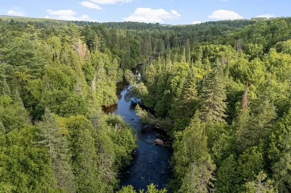 Hastings Highlands, ON K0L 2S0,122 Soble RD