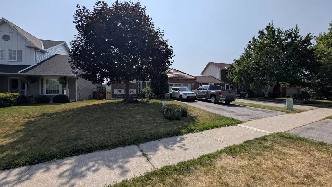 96 Carrick AVE #LOWER, Georgina, ON L4P 3R6