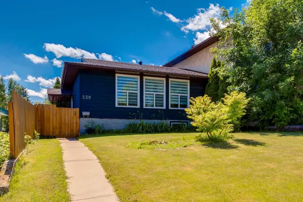 239 Avonburn RD SE, Calgary, AB T2H 1N9
