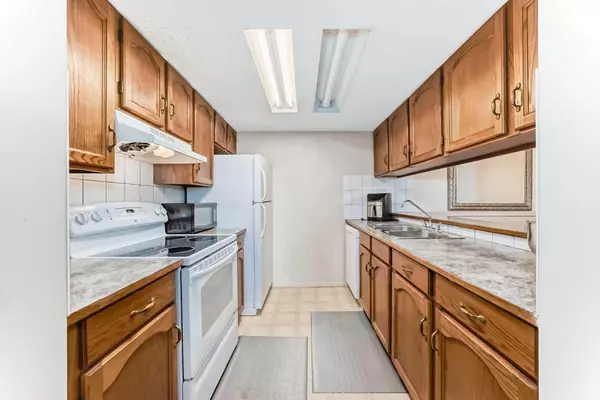 Calgary, AB T2N 4T4,2011 University DR Northwest #504
