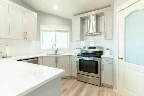 138 Hampstead CIR NW, Calgary, AB T3A5P3