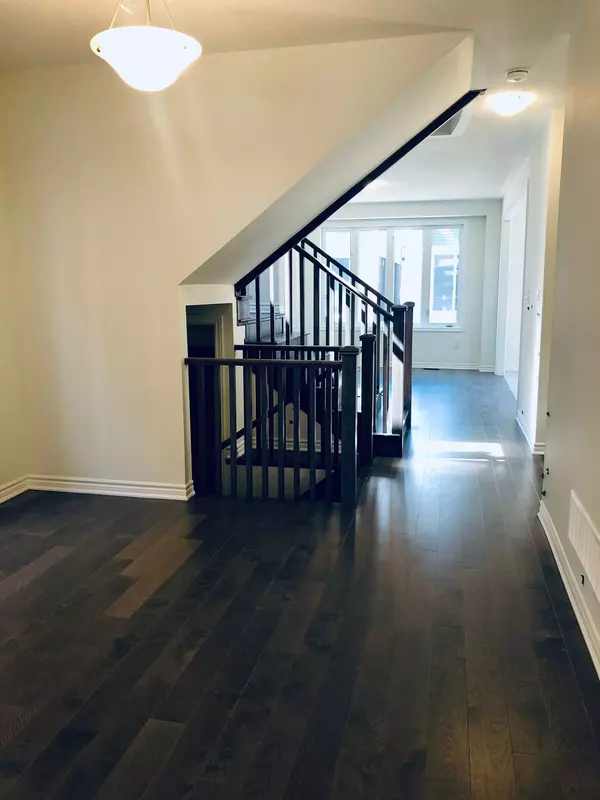Whitby, ON L1P 0M2,36 Lockyer DR