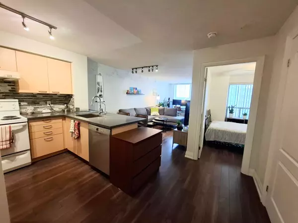 Markham, ON L3T 7Y6,62 Suncrest BLVD #610