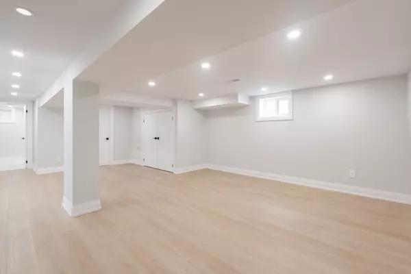 Toronto W07, ON M8Y 3M2,42 Smithfield DR #Lower