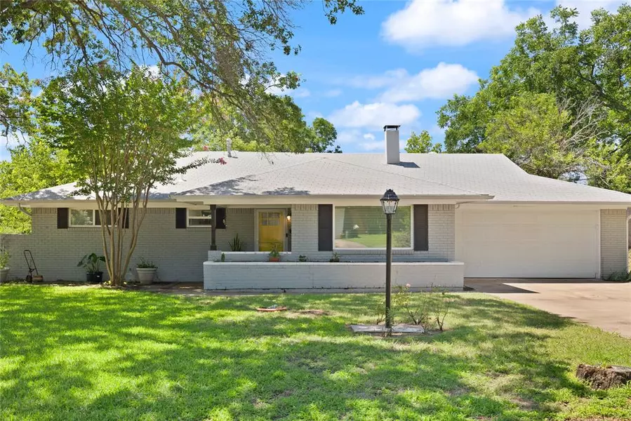 8021 Northbrook Drive, Benbrook, TX 76116