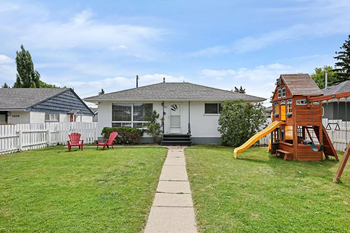 Calgary, AB T3E 4C7,2612 Glencastle ST Southwest