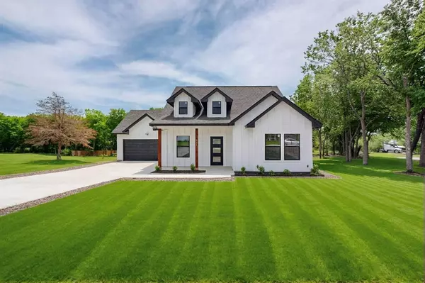 911 E Calhoun Street, Rice, TX 75155