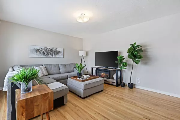 Calgary, AB T3E 4C7,2612 Glencastle ST Southwest