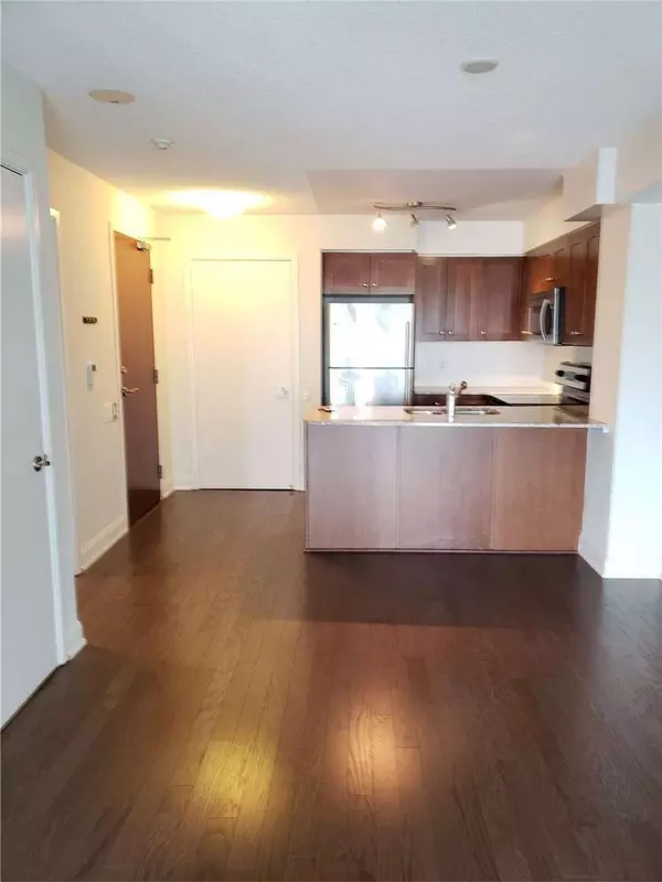 Toronto C10, ON M4S 3H7,2181 Yonge ST #807