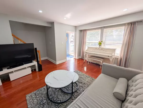 Oshawa, ON L1J 6X7,359 Calvert CT