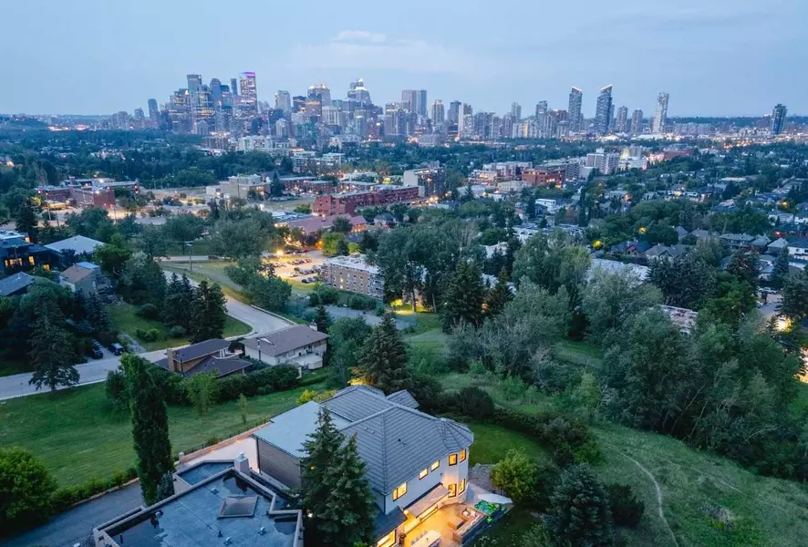 1111 16A ST NW, Calgary, AB T2N 2C9