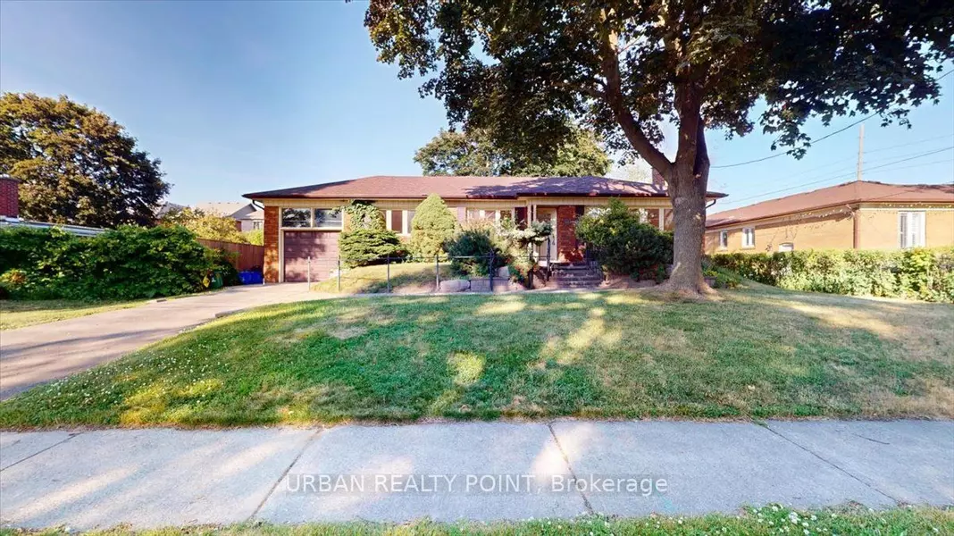 207 Reynolds ST, Whitby, ON L1N 3W8