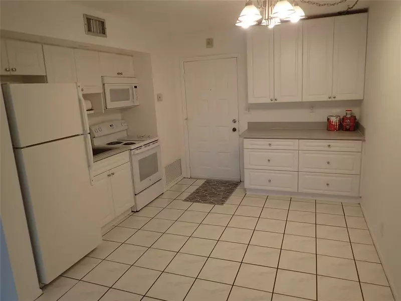 2700 Riverside Dr #202B, Coral Springs, FL 33065