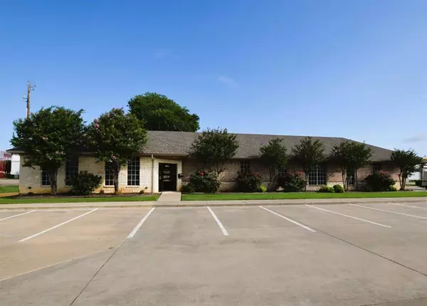 Burleson, TX 76028,121 NW Newton Drive