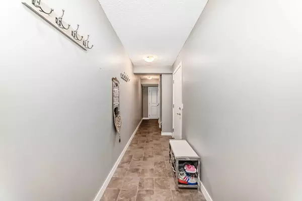 Calgary, AB T3R 0Z8,528 Sage Hill GRV Northwest