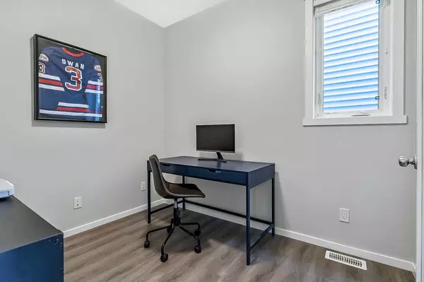 Calgary, AB T2X 4H6,28 BELMONT TER