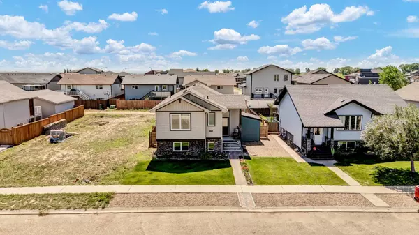 1114 9 AVE SE, Redcliff, AB T0J2P0