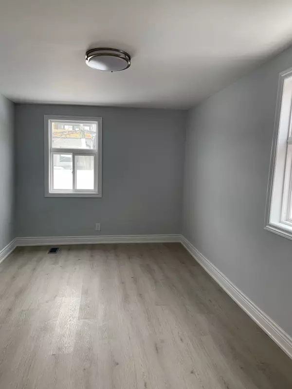 Toronto C01, ON M6J 2B1,12 Mansfield AVE #102