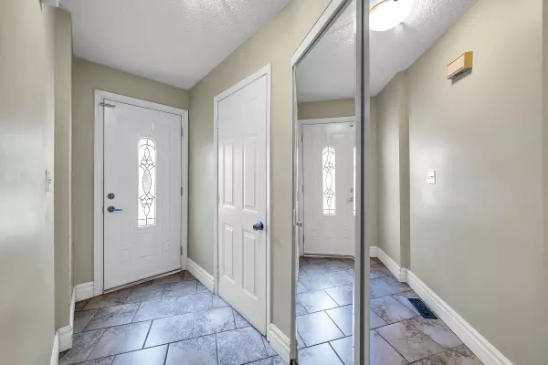 Whitby, ON L1N 8A8,91 Sawdon DR