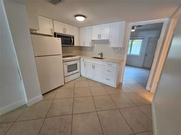 Oakland Park, FL 33334,1099 NE 32nd St #6