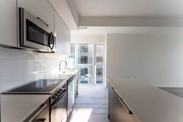 25 Neighbourhood LN #714, Toronto W07, ON M8Y 0C4