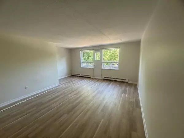 Mississauga, ON L5J 1J7,1852 Lakeshore RD W #2