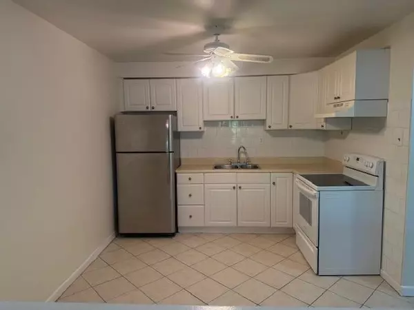 Mississauga, ON L5J 1J7,1852 Lakeshore RD W #2