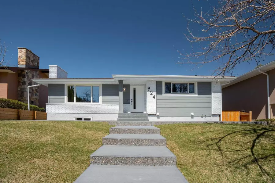 924 Canna CRES SW, Calgary, AB T2W 1N9