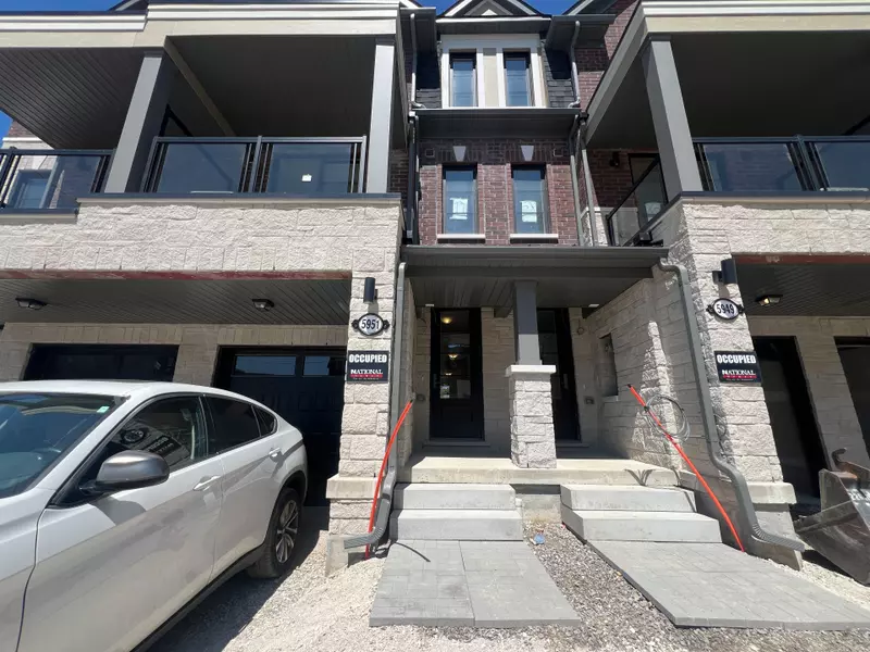 5951 Saigon ST, Mississauga, ON L5V 0E9