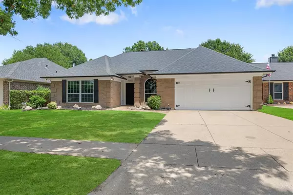 5503 Misty Crest Drive, Arlington, TX 76017