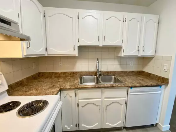 Calgary, AB T2V 0M3,611 67 AVE Southwest #302
