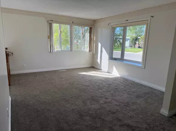 Lethbridge, AB T1K 3A3,1229 31A ST S