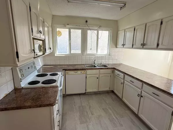 Lethbridge, AB T1K 3A3,1229 31A ST S