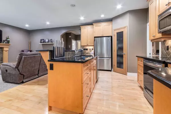 Calgary, AB T3L 3E5,207 Tuscany Glen PARK NW