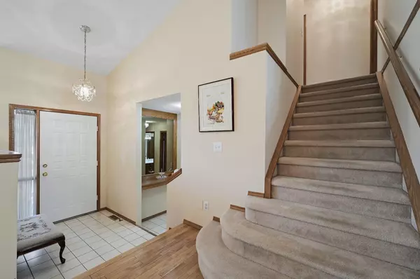 Calgary, AB T2Y 2Y5,589 Shawinigan DR SW