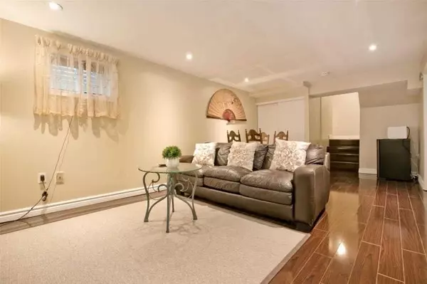 Toronto C15, ON M2M 3A7,40 Mintwood DR #Bsmt