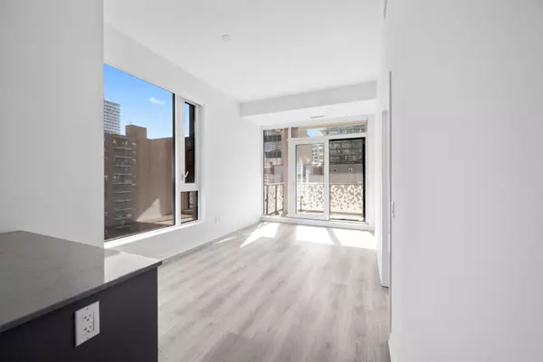 Toronto C10, ON M4P 2W2,101 Roehampton AVE #608