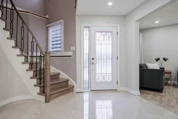 Whitby, ON L1R 1E7,46 Hemingford PL