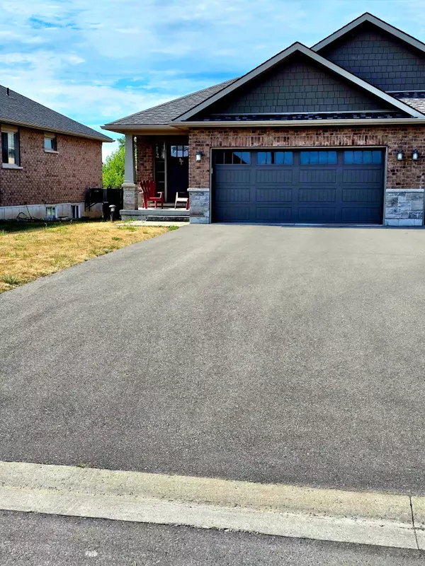 Belleville, ON K8N 0B5,100 Spruce Gardens CT