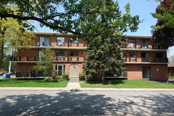Hamilton, ON L8M 3E6,50 Hilda AVE #303