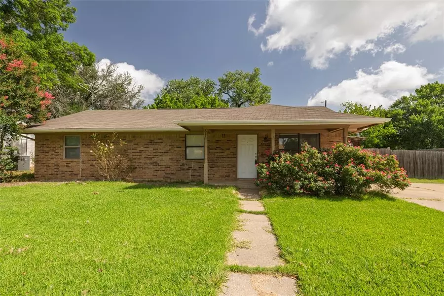 311 Denton Court, Collinsville, TX 76233