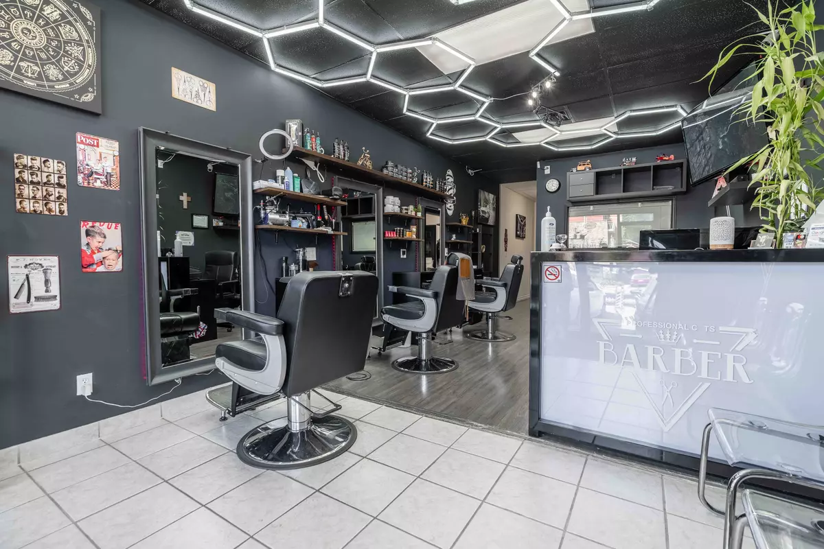Hamilton, ON L9C 2Z9,720 Upper James ST #5
